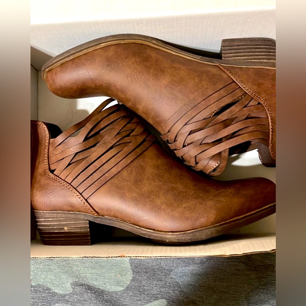 Rampage Booties NWT SZ 7